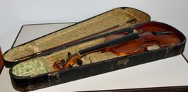Alte Violine mit Bogen und Holz-Koffer