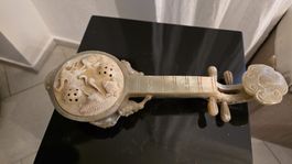 Dekorationsfigur aus Jade Instrumentenform geschnitzt