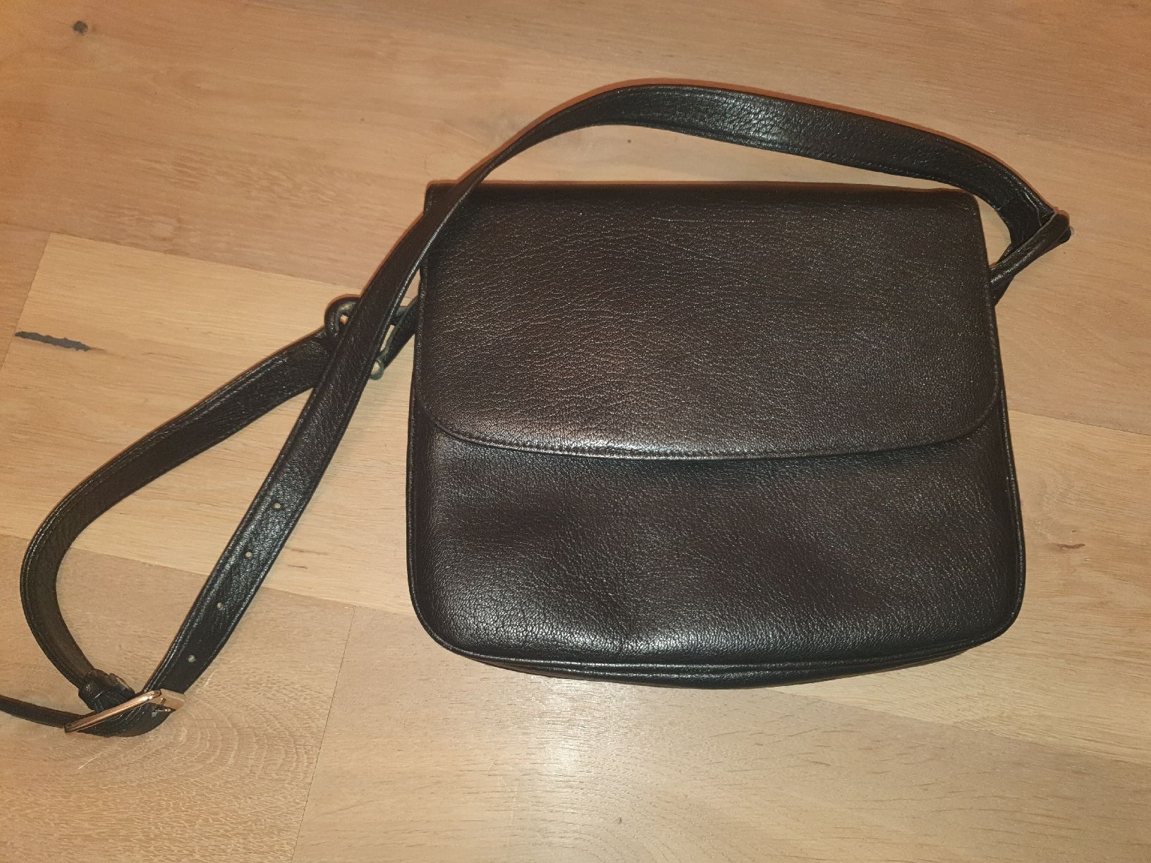 Borse da donna: Amiet Ledertasche Damen schwarz – Usato da Uster venduto da Mooreas