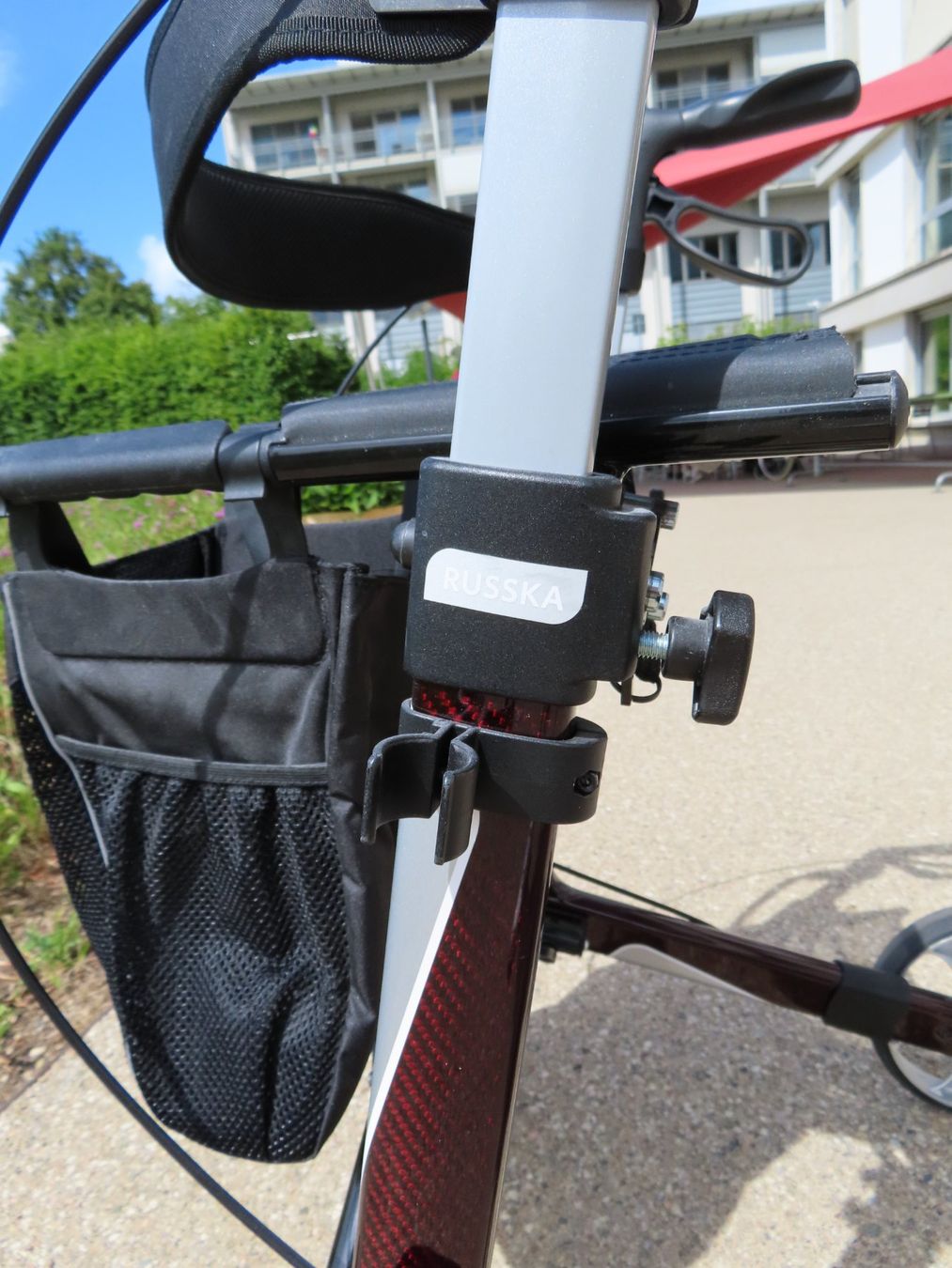 Ausili per la deambulazione: Rollator Vital Carbon – Usato da Reinach BL venduto da WBZ-Flohmarkt 1