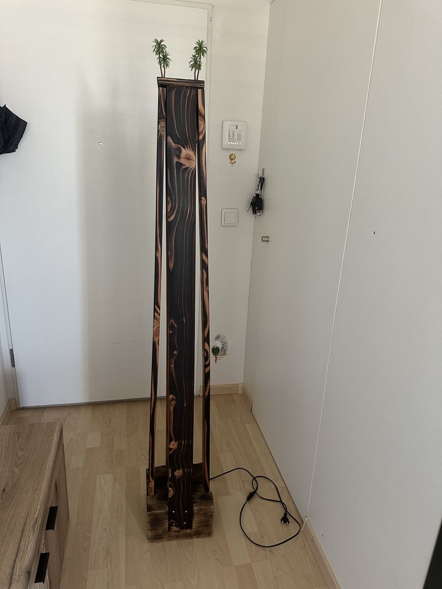 Lampen: Einzigartige Stehlampe aus Holz – Gebraucht aus Buchs AG von gev_87yf