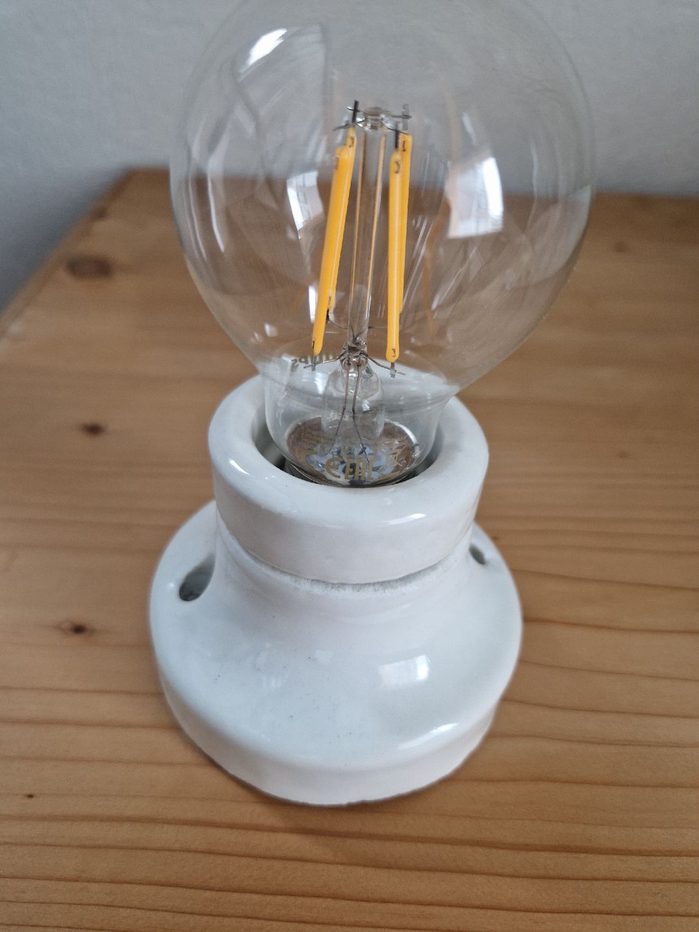 Lustres & lampes de plafonds: Glühbirnenfassung – D'occasion à Einsiedeln par Radiofreund