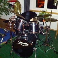 Sehr gut erhaltenes dunkelblaues Giannini-Drums-Komplettset