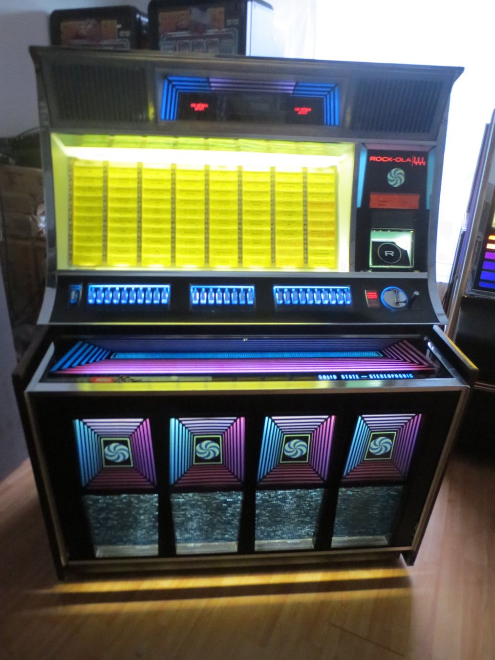 Rock-Ola Jukebox: Rock ola 444 – Usato da St.Gallenkappel venduto da Spielautomaten 1