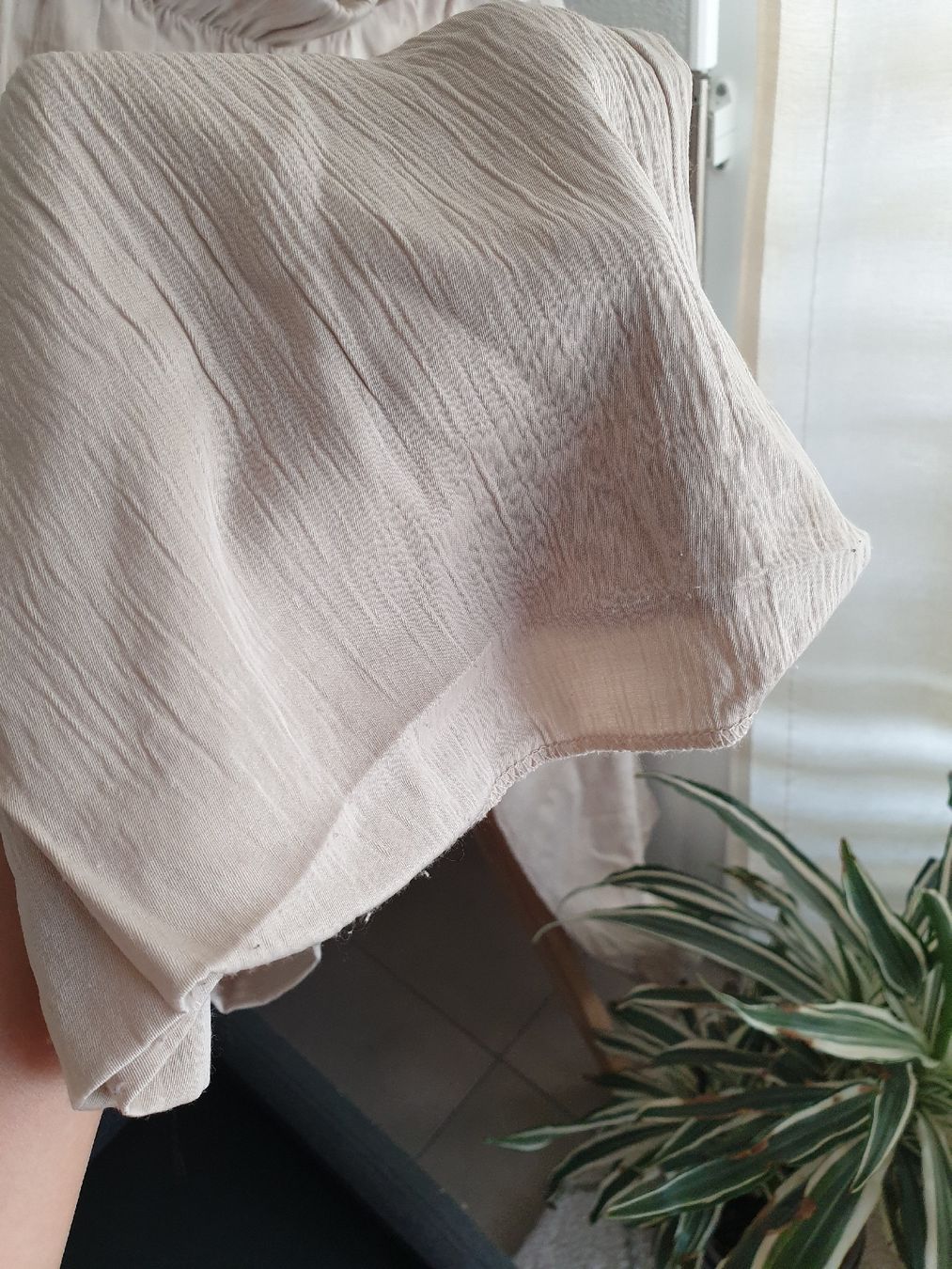 H&M Hosen: H&M Beige Flare Pants – Gebraucht aus Aigle von Smagbrelle18 5