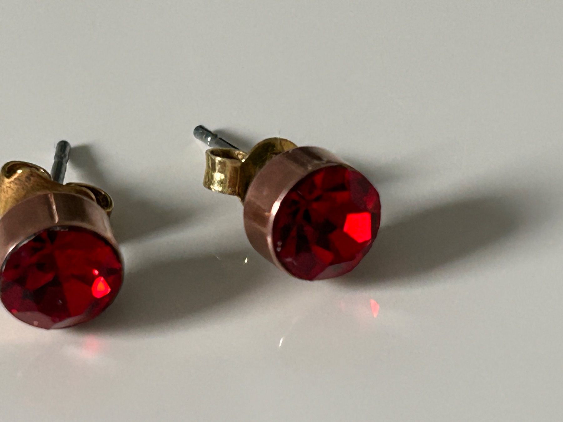 Orecchini pendenti & Orecchini a lobo: rote,funkelnde Ohrstecker – Usato da Eschenz venduto da glaro14 3