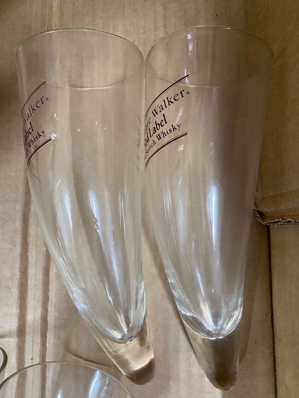 Gläser: Johnnie Walker Whisky Gläser mit Holzbrett – Gebraucht aus Eschlikon TG von ArtRec 2