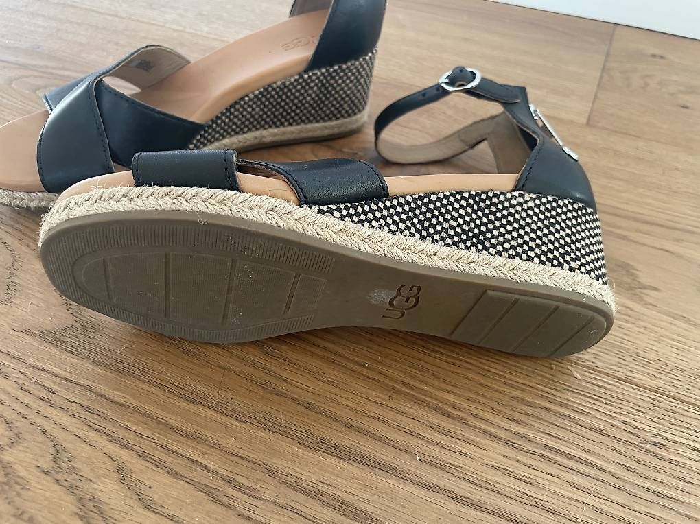 Ugg Damenschuhe: UGG Sandalen neu – Gebraucht aus Renens VD von siric1996 2