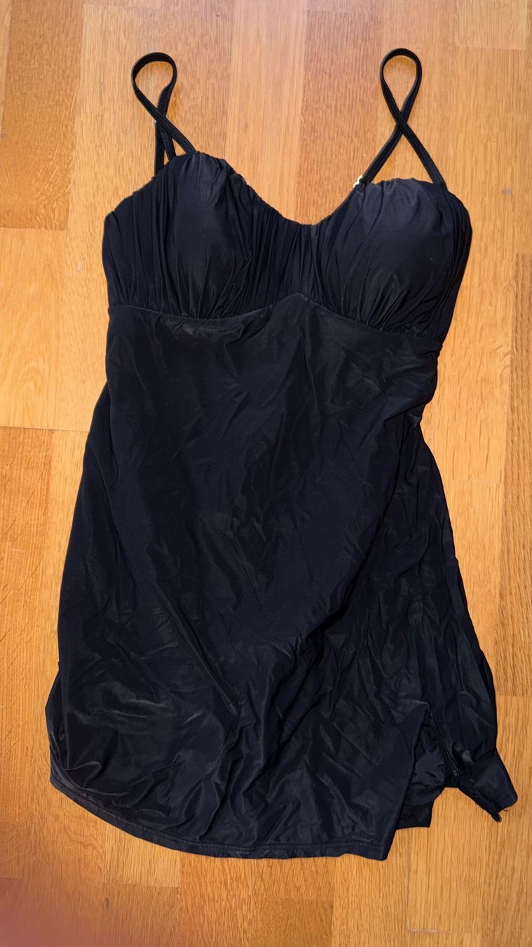 Maillots de bain & Bikinis: Baderöckli mit Slip, 36 – D'occasion à Gümligen par morticiaaddams