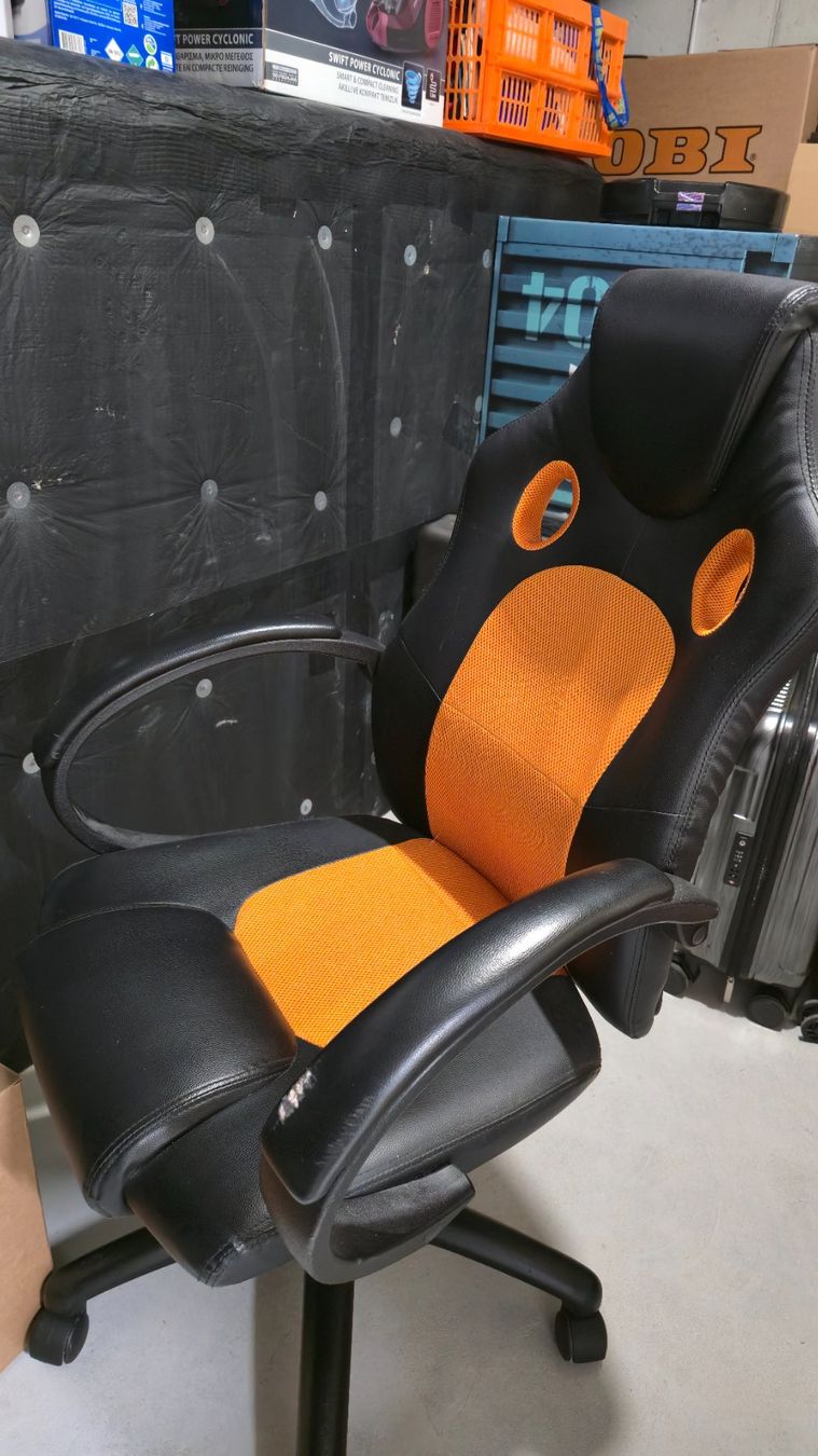 Sedie: Gaming Dreh-Stuhl Schwarz – Usato da Luzern venduto da san_h8cl 1