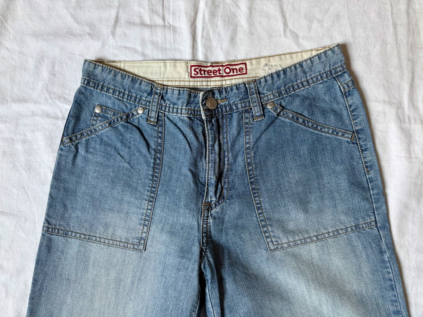 Jeans: Street One Jeans 7/8, hellblau, Gr. 34 – Usato da Basel venduto da Solaia28 1