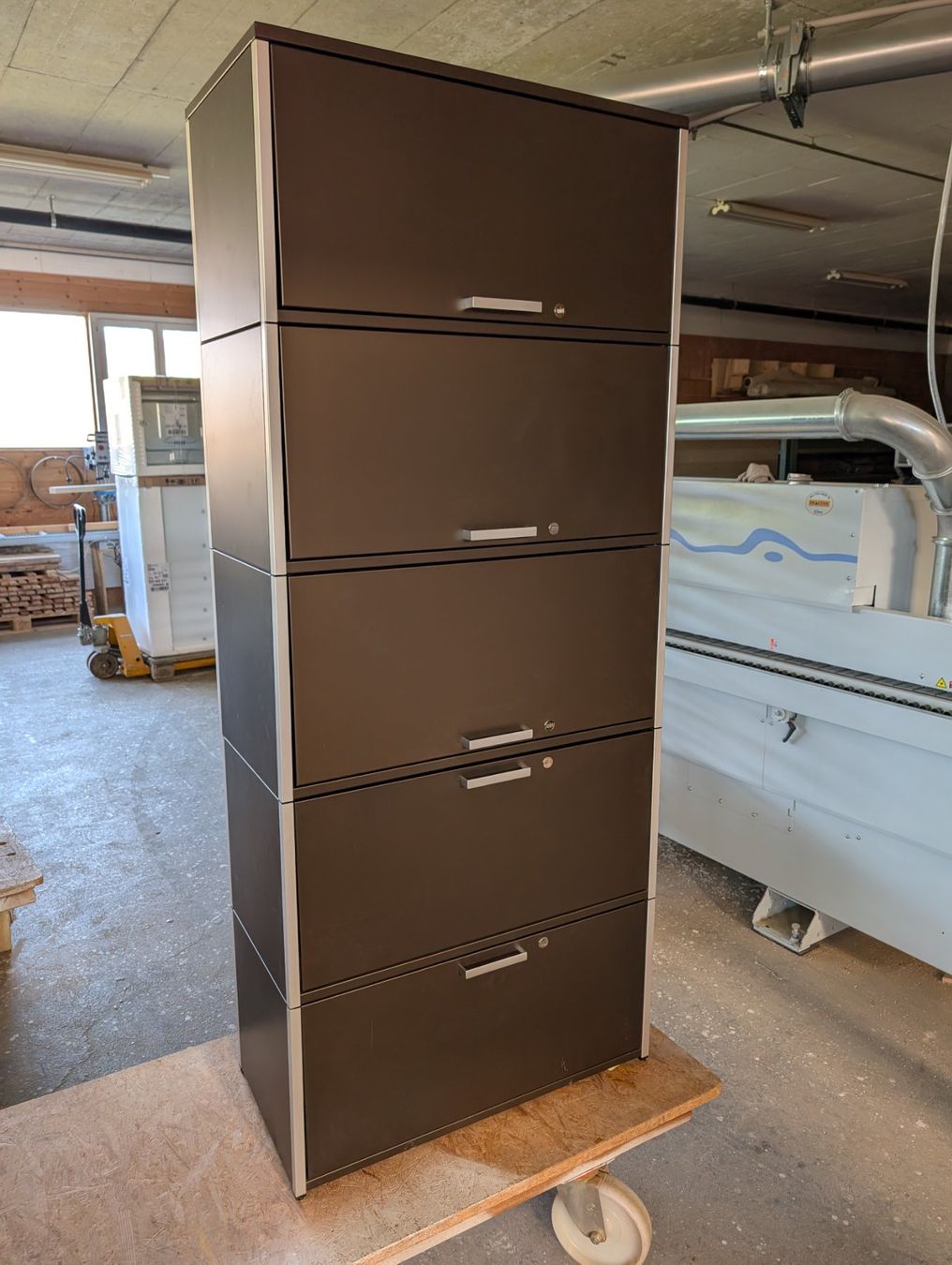 Embru Schränke: Büromöbel Embru eQ, Aluminium braun, 5-Elemente – Gebraucht aus Rüedisbach von inf_kxq8