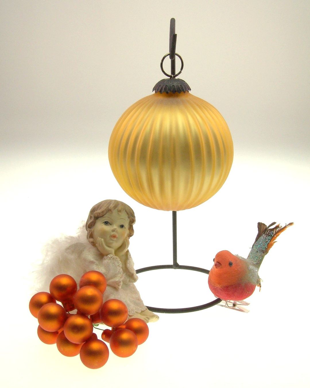 Alle Dekorationen: gerillte Weihnachtskugel Biedermeier Stil massiv Glas – Gebraucht aus Langenthal von Antik_Huesli 5