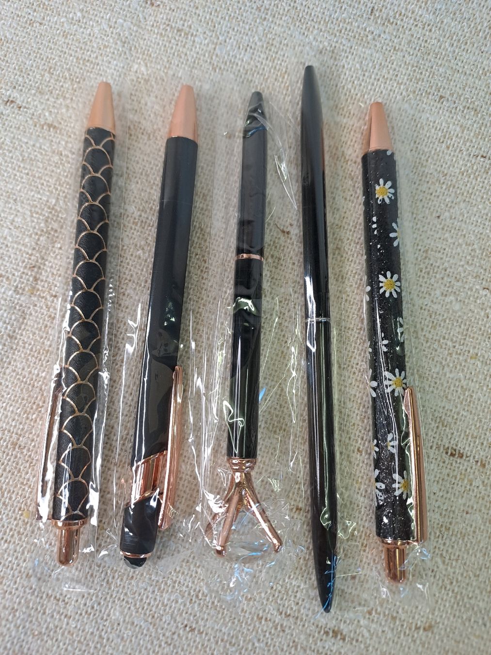 Stifte & Marker: Set mit 5 edlen Kugelschreiber schwarz – Neu und originalverpackt aus Uznach von Walaylatiere