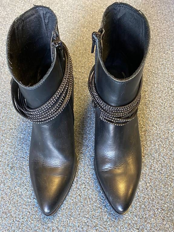 Scarpe da donna: GUESS Stiefelette – Usato da St. Gallen venduto da Konstanza