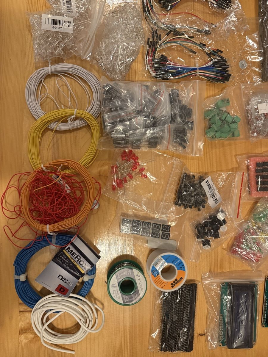 Componenti elettronici: Electronics Components Set – Nuovo (secondo la descrizione) da Zürich venduto da David.1 3