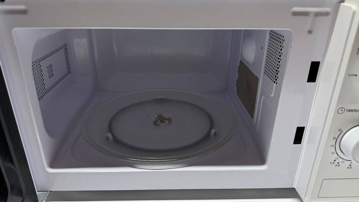 Appareils de cuisine: Mikrowelle 700W – D'occasion à Lüchingen par phlanlab 1