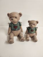2 süsse sitzende Teddybären Figuren Deko 