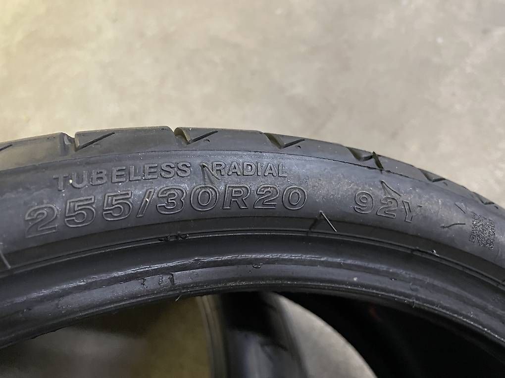 Pneus & Kompletträder: 255/30 R 20 92Y Bridgestone / RSC – Gebraucht aus Innerberg von Spidii 2