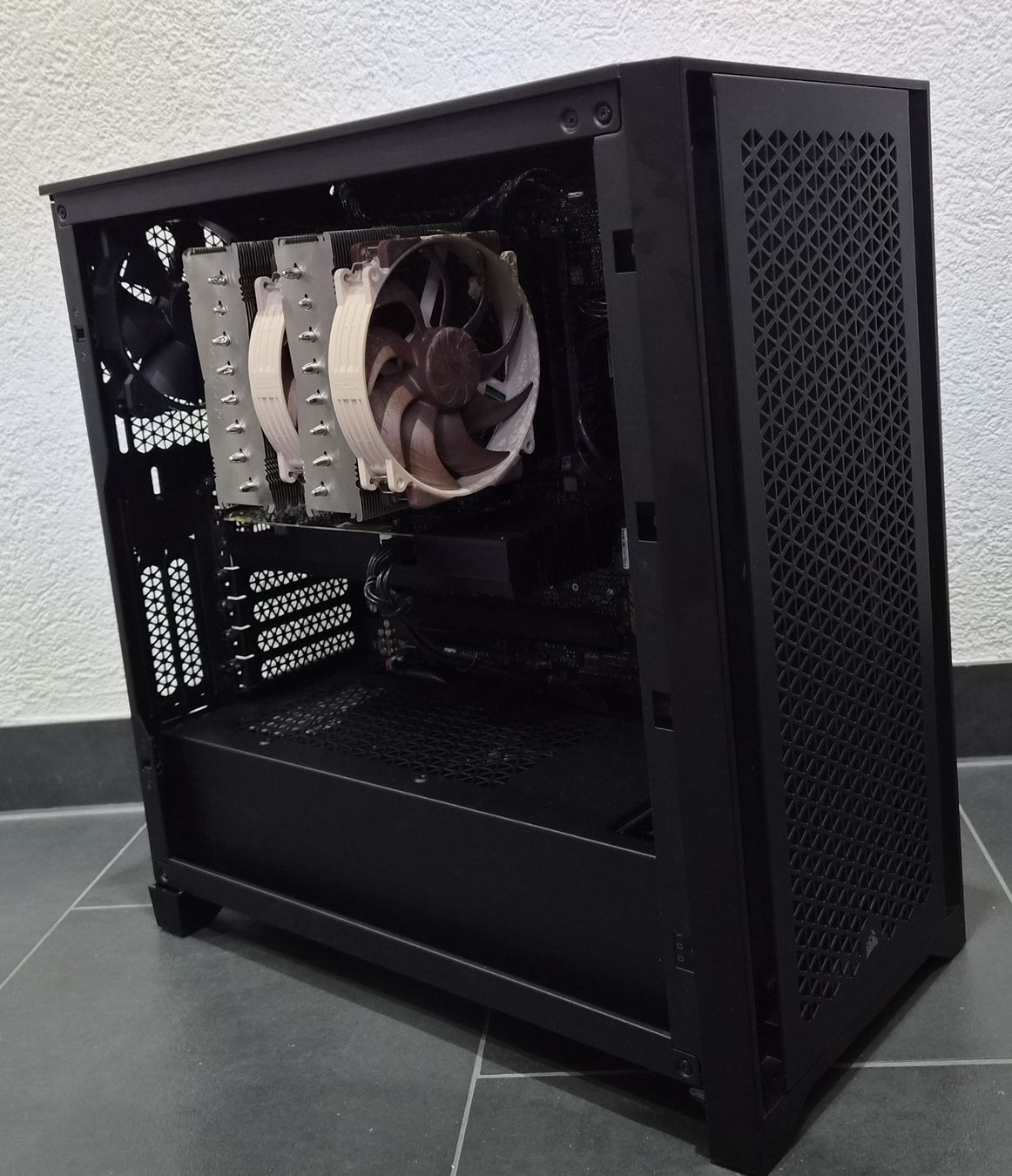 Corsair PCs: Ordinateur Fixe Corsair AMD Ryzen 9 9950X – Gebraucht aus Chatel-St-Denis von Teck7 3