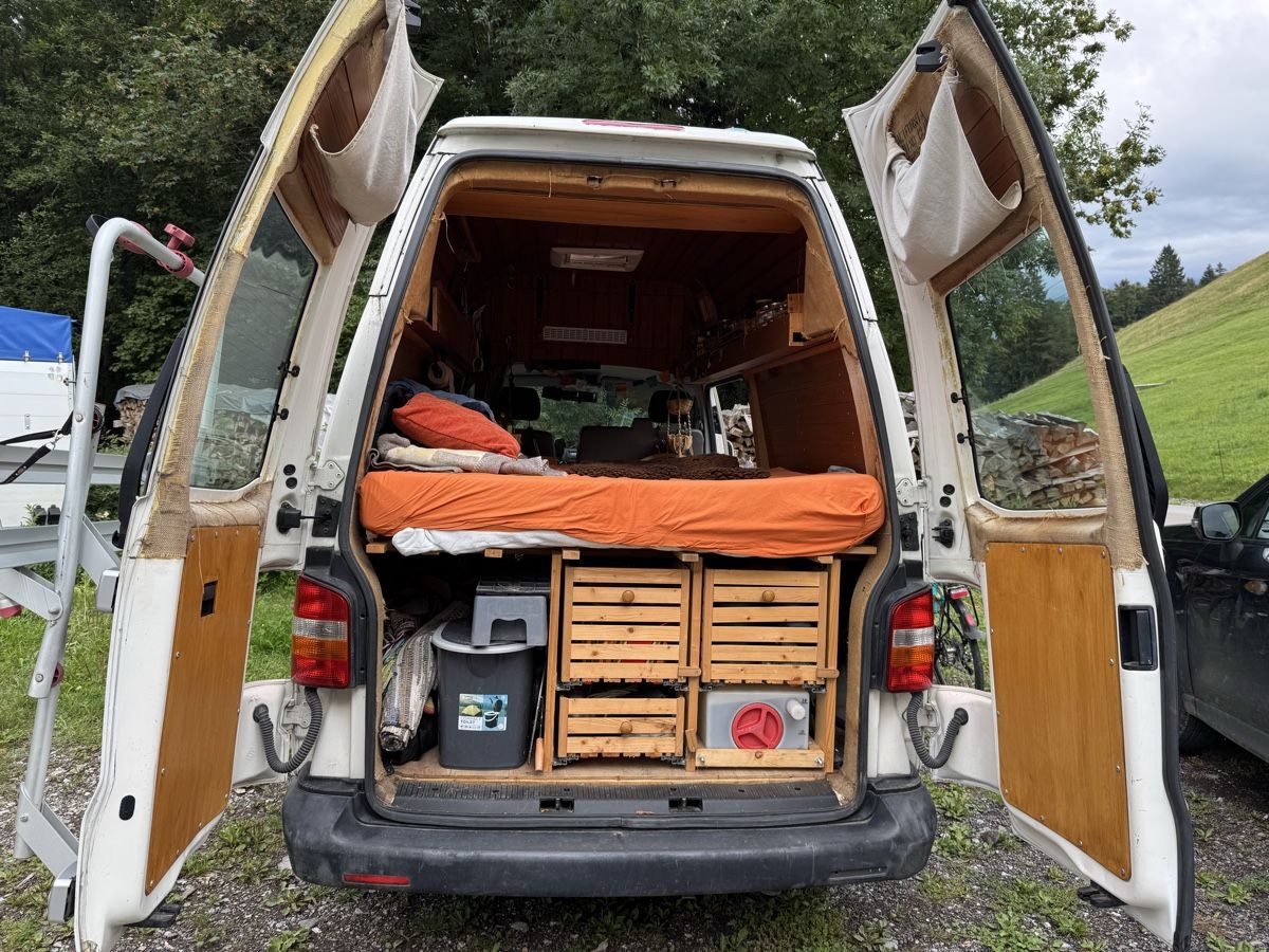 VW Veicoli da campeggio: VW T5 Transporter Wohnmobil-Chalet – Usato da Oberwil i. S. venduto da ulr_qy5d 4