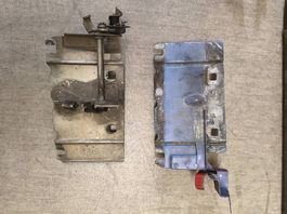 2 support fermeture capot avant Renault R8 