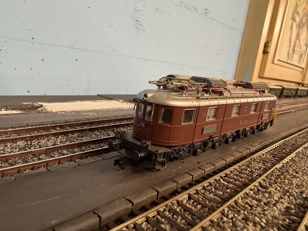 Roco Modellini di ferrovie: BLS Ae 6/8 206, Roco – Usato da Rochefort venduto da ise_c7lc 1