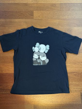 Uniqlo x KAWS T-Shirt Schwarz