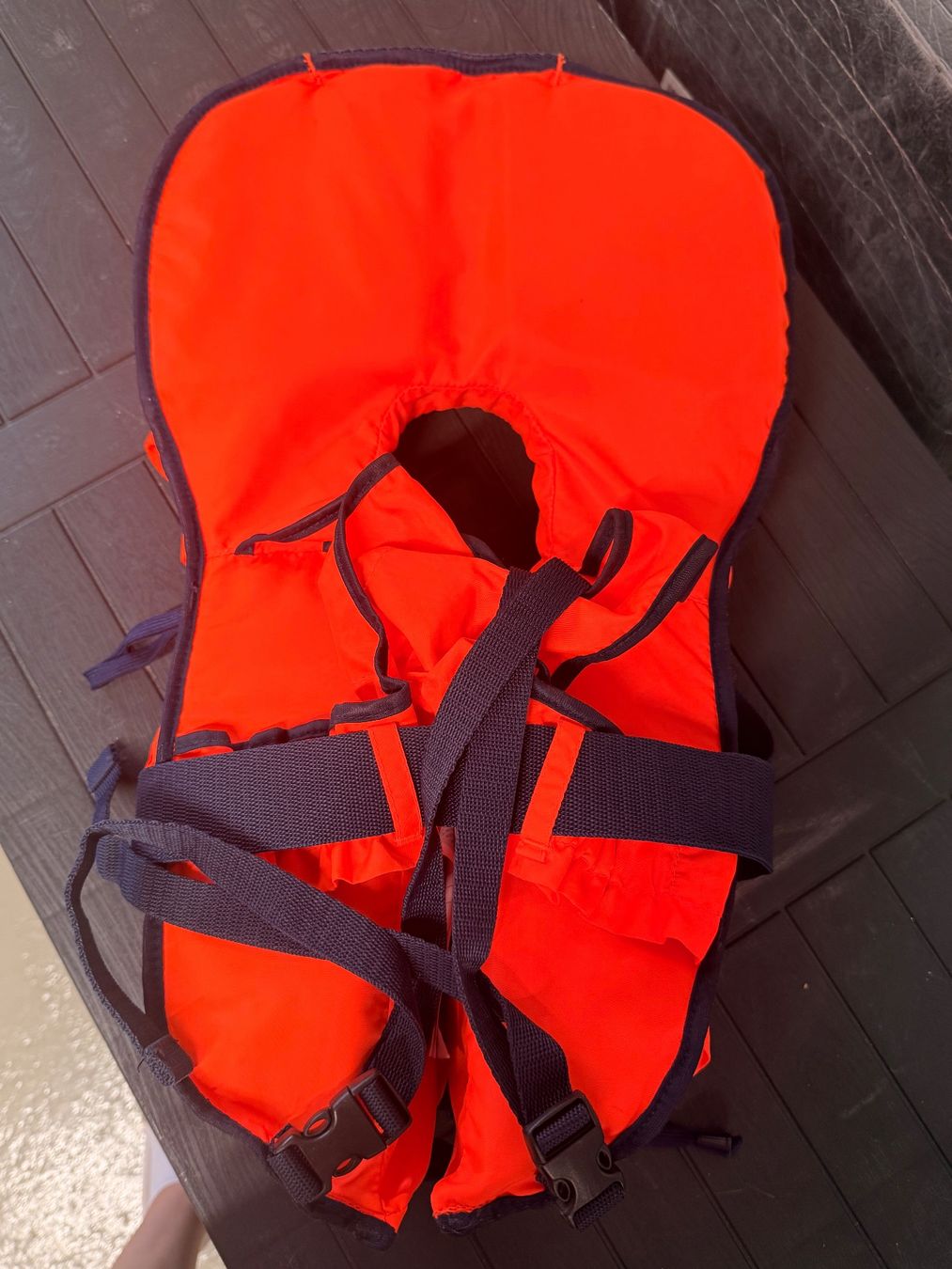 Helly Hansen Giubbotti di salvataggio: Rettungsweste Helly Hansen10-25kg gute Zustand – Usato da Klingnau venduto da Nirvana 1