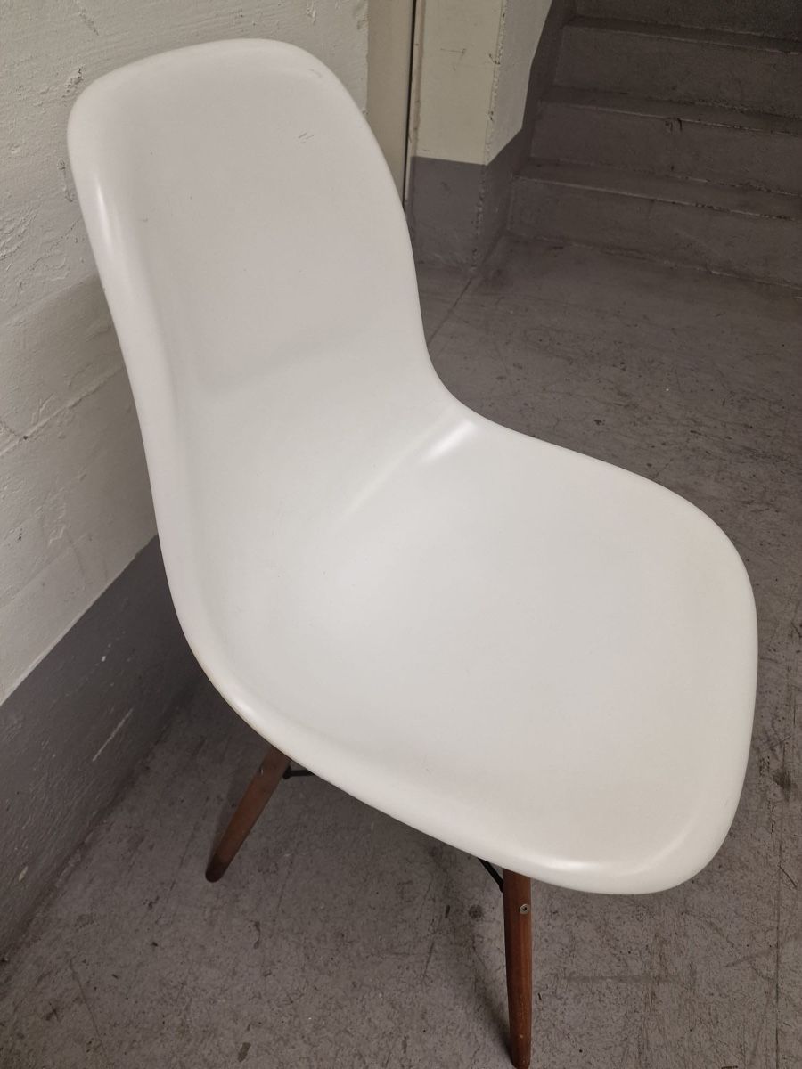 Stühle: Vintage Stuhl Weiss – Gebraucht aus Zürich von Vintage-1993