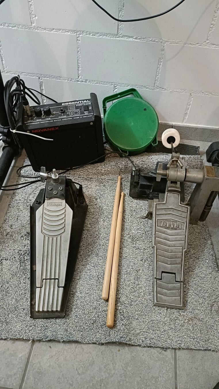 Roland Strumenti musicali: El. Drum Roland Td 6 – Usato da Waltenschwil venduto da Tulpenweg 3