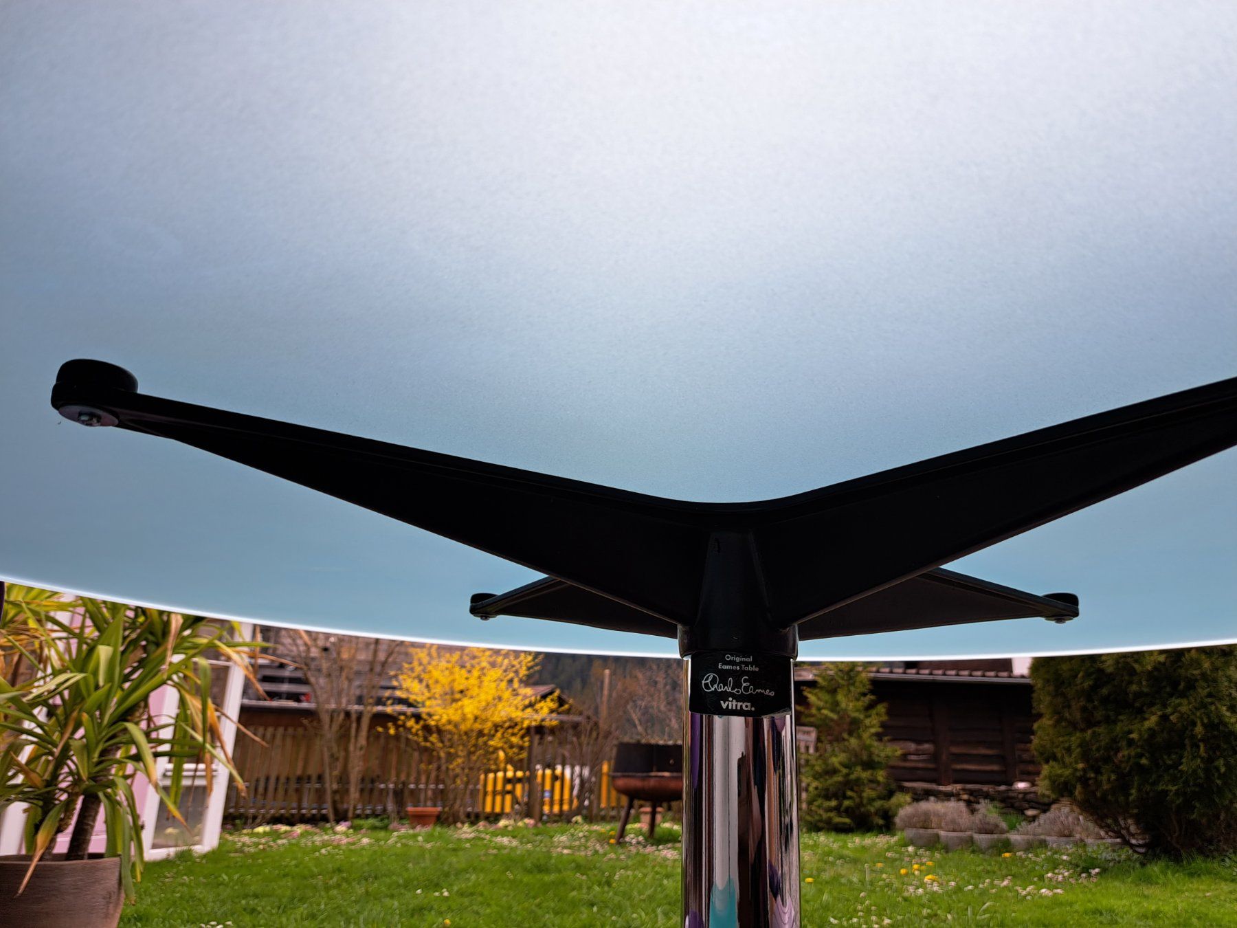 Eames Tavoli: Eames Segmented Table Glastischplatte Durchmesser 130cm – Usato da Matten(St.Stephan) venduto da brocanteur86 4