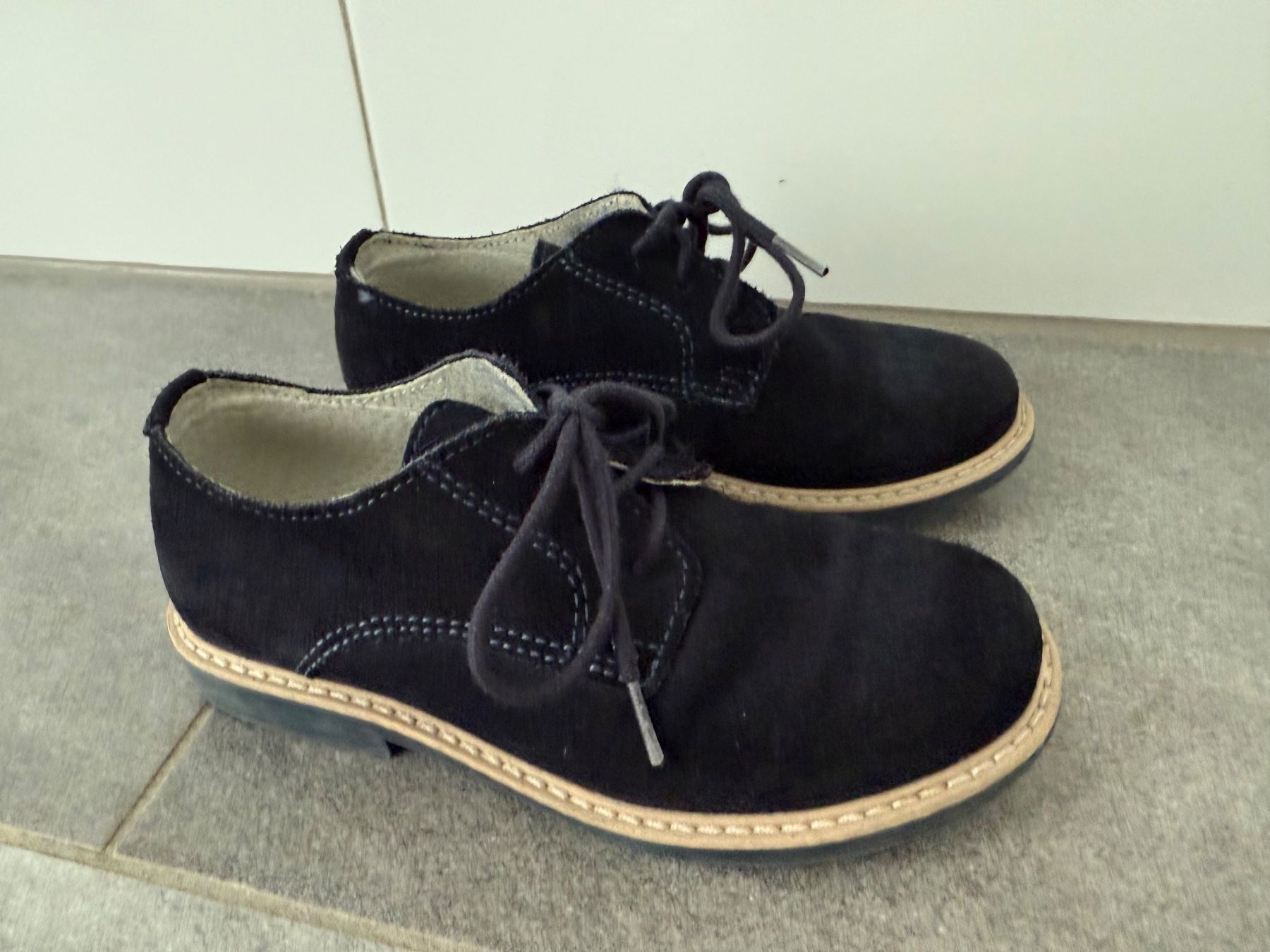 Scarpe per ragazzi: Neuwertige elegante Echtlederschuhe Gr. 29 – Usato da Oetwil an der Limmat venduto da Prinzaessli123 1