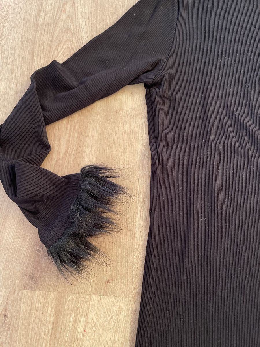 Shein Maglioni & Felpe: Pulli schwarz mit Fell an Ärmel – Usato da Bremgarten AG venduto da arl_8nbf 2