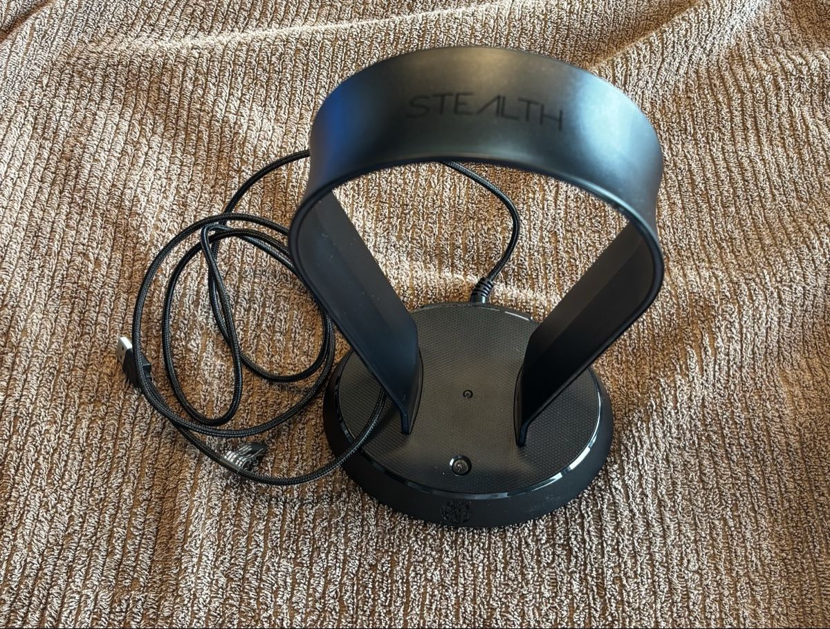 Altro in Decorazioni & Accessori: Stealth Light Up - Gaming Headset Stand, Schwarz – Nuovo (secondo la descrizione) da Oberhofen Thun'see venduto da luk_jdd9