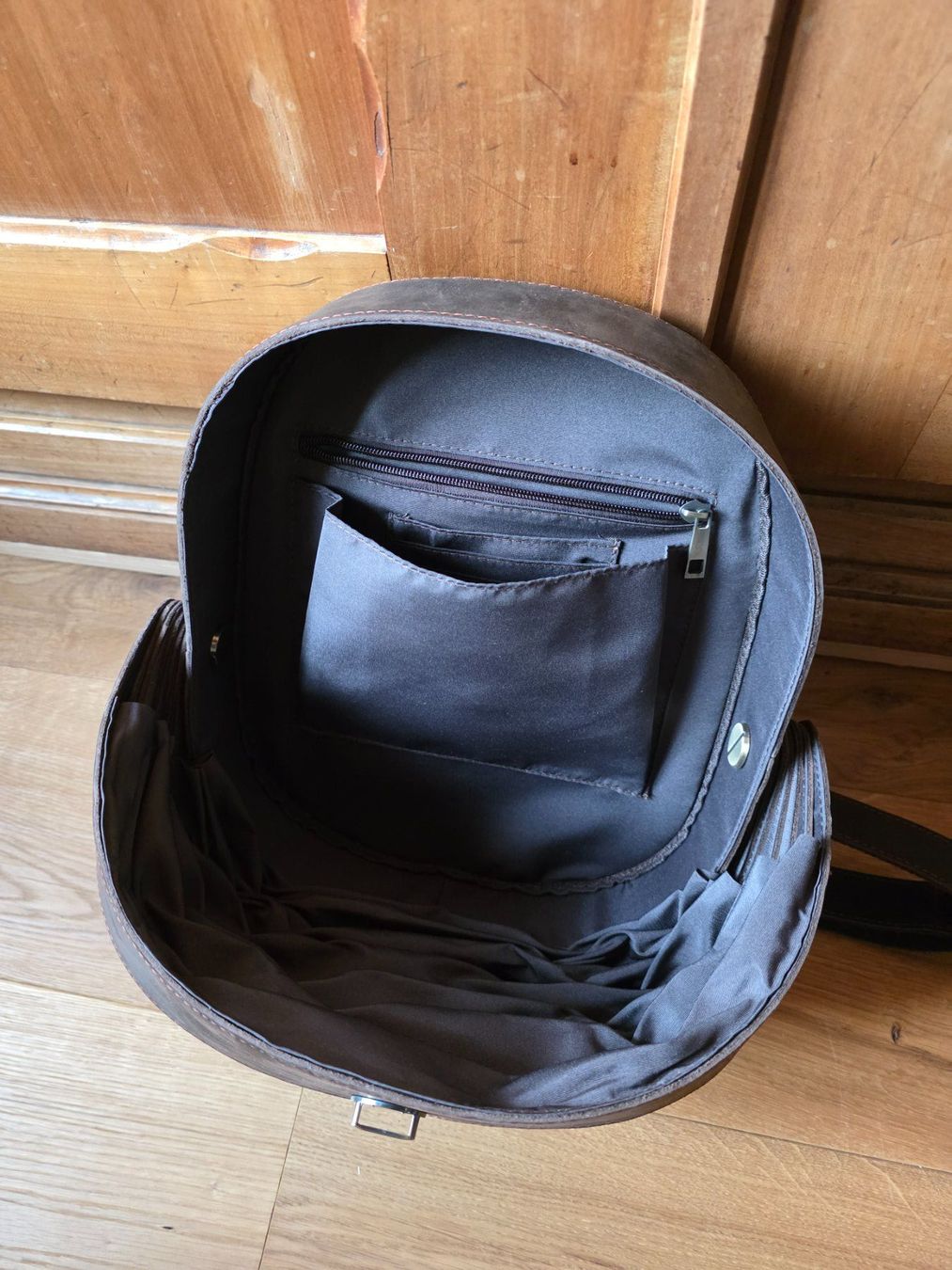 Rucksäcke: Tasche Leder Rucksack Schildkröten Form – Gebraucht aus Walterswil BE von Lonitti 4