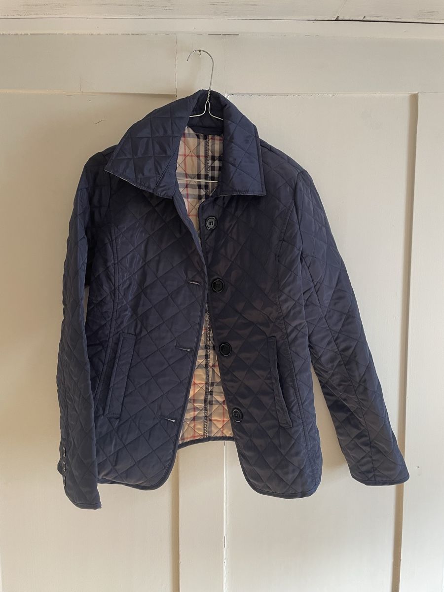 Giacche: NEU schöne dunkelblaue Steppjacke  – Nuovo e nell'imballaggio originale da Zürich venduto da Martina111