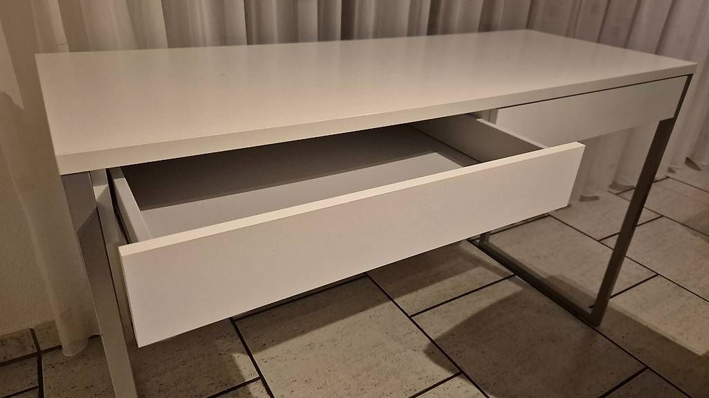 Tavoli: Weisser Tisch mit 2 Schubladen – Usato da Effretikon venduto da soda5891 1