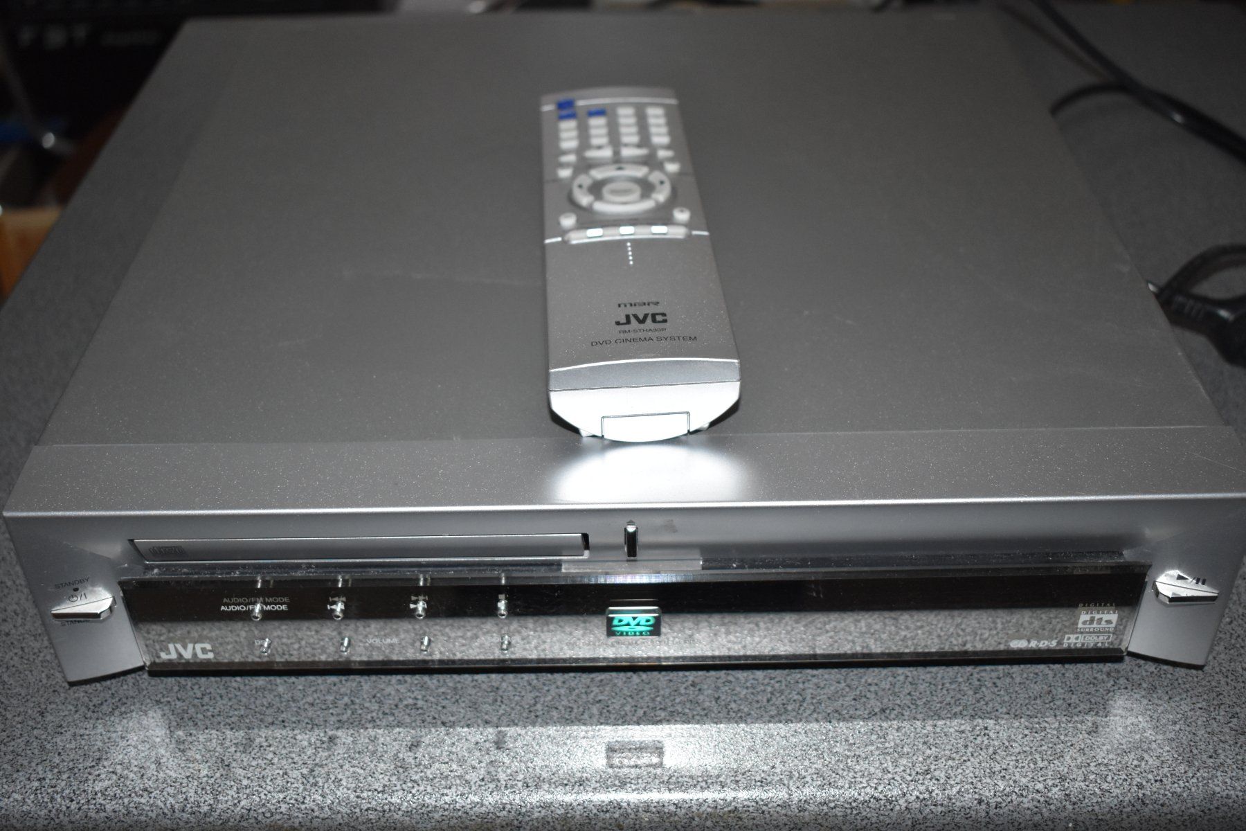 JVC Home Cinema: Lecteur DVD/tuner/controller JVC XV-THA30R – Usato da Le Locle venduto da skycomputer