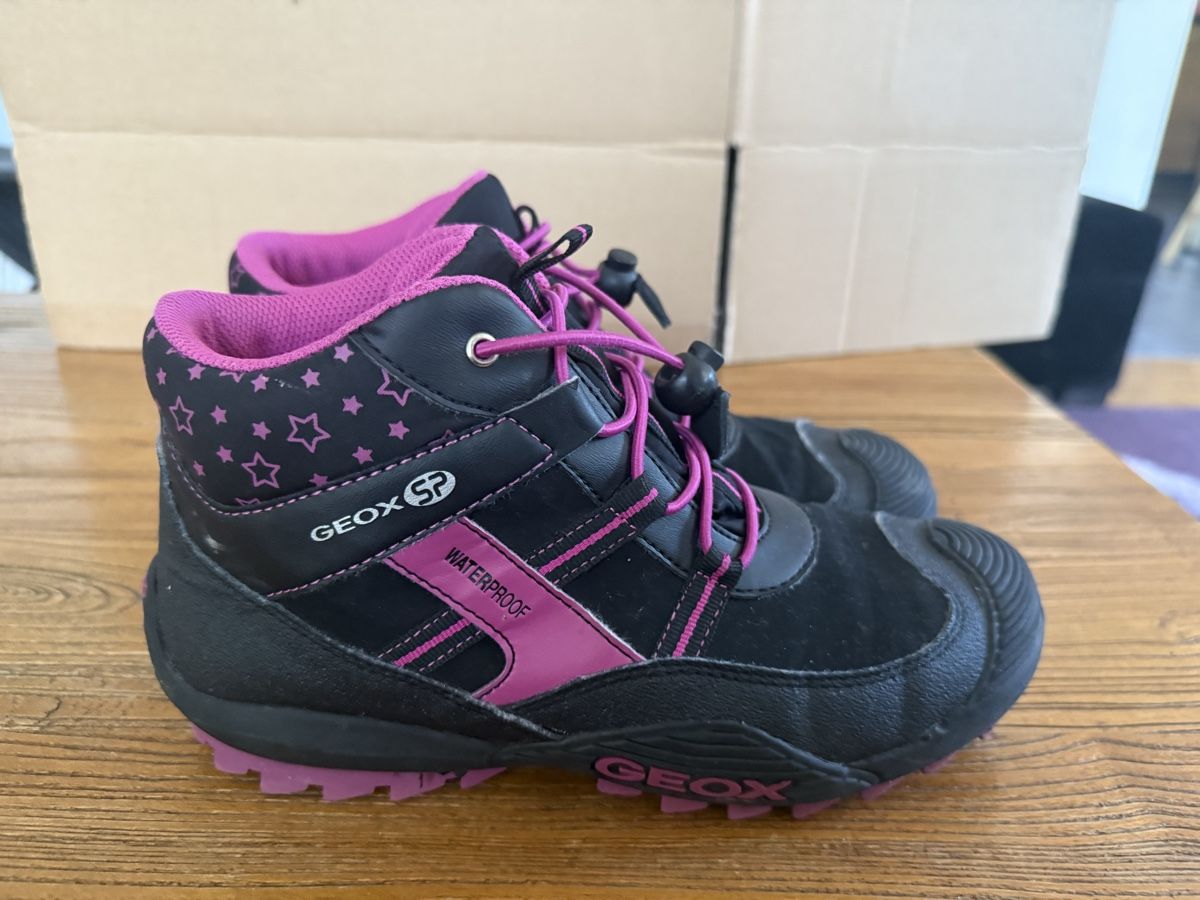 Geox Scarpe per ragazze: Geox shoes, size 37 – Usato da Veyrier venduto da EleMast