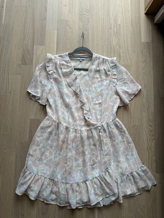 Luftiges Wickelkleid von La Redoute, Grösse 42