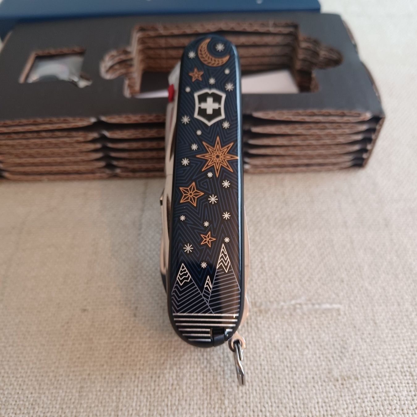 Victorinox Coltelli tascabile: Victorinox Lite Winter Magic Special Edition 2021 – Nuovo e nell'imballaggio originale da Balgach venduto da VicAlox 3
