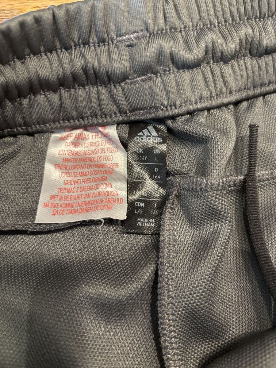 Adidas Pantaloni: Adidas Sporthose Gr.164 – Usato da Oberdorf SO venduto da sa-na 2