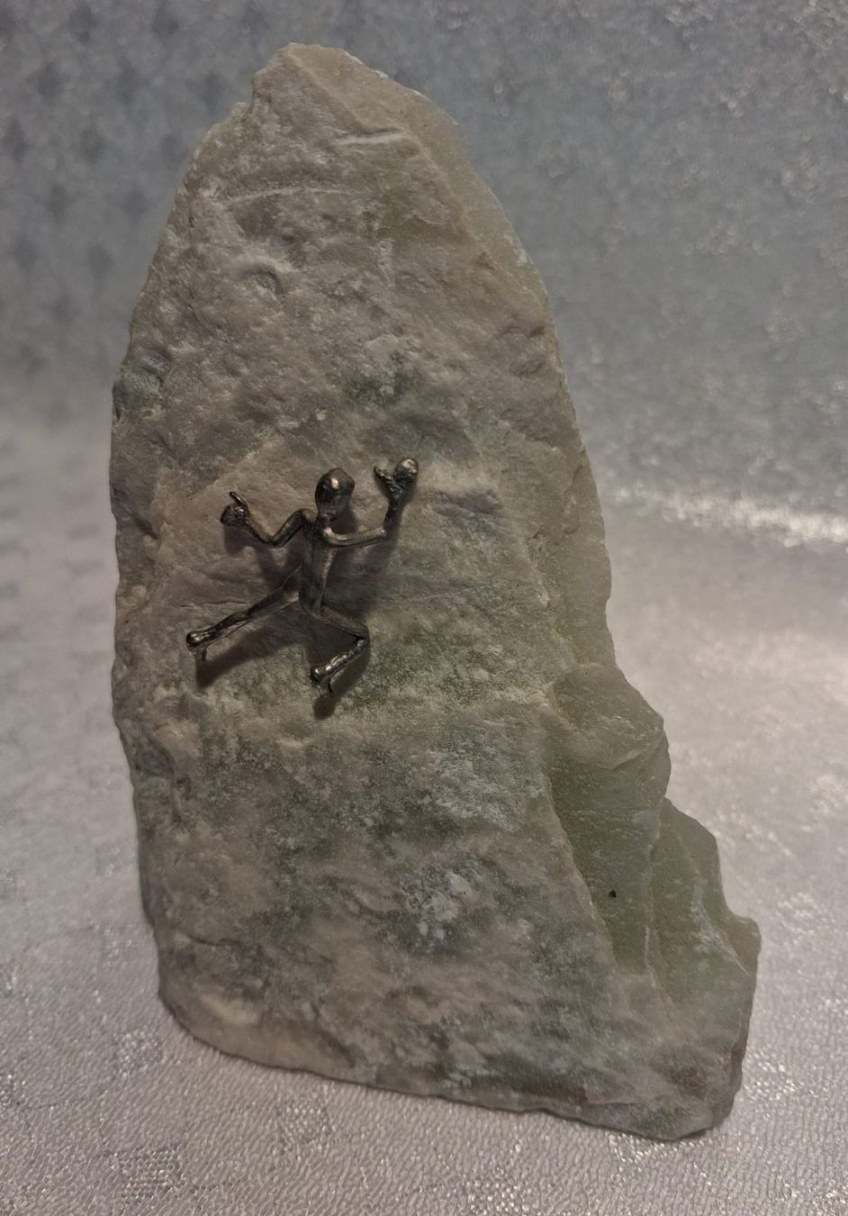 Minerali & Pietre curative: Stein Skulptur mit Kletterer Höhe 12 cm – Usato da Winterthur venduto da mar_jwg7