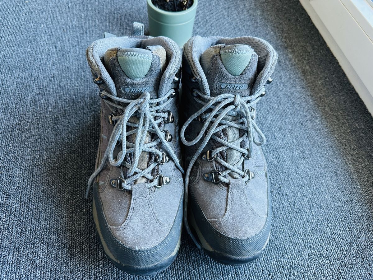 Hi-Tec Scarpe da uomo: HI TEC  boots unisexe taille 40 gris – Usato da Bulle venduto da Zaman66 1