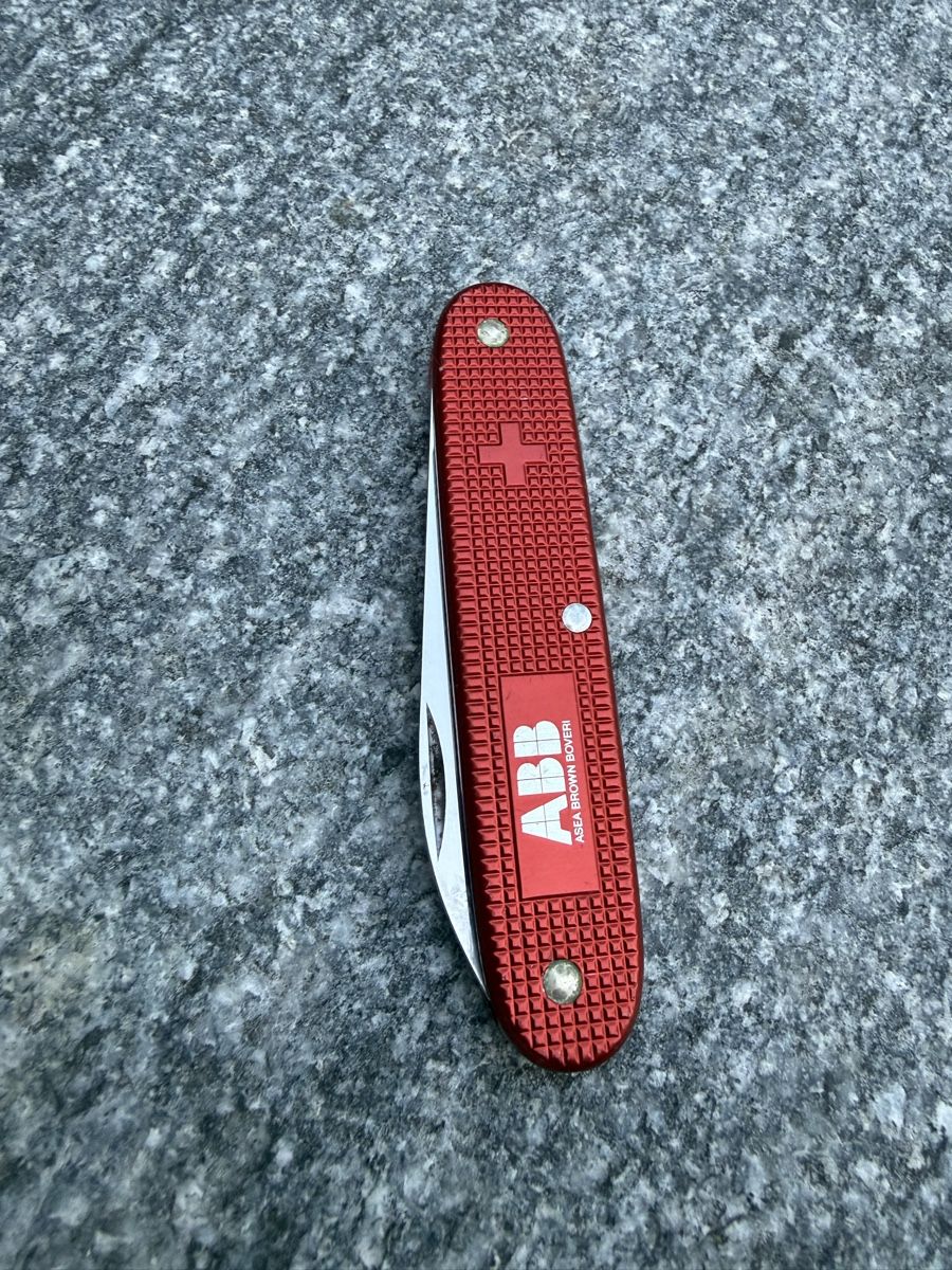 Victorinox Couteaux de poche: Sackmesser Old Cross Solo rot mit ABB Logo – D'occasion à Schupfart par 1.TopAngebote