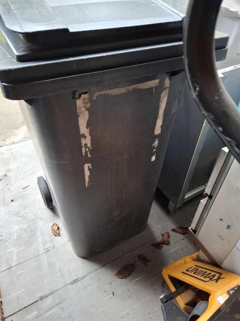 Sonstiges für Büro & Gewerbe: Robuste Mülltonne 140 Liter mit Deckel & Rollen #92 – Gebraucht aus Wuppenau von Gastro-Wuppenau 3
