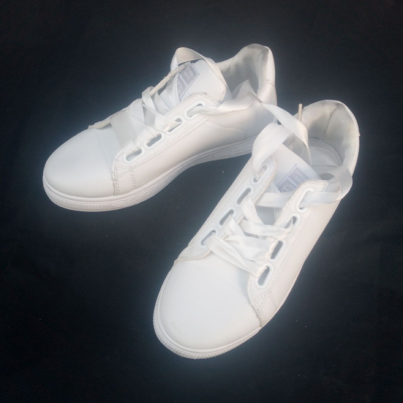 Scarpe da donna: Weisse Sneaker Exclusive Society Gr. 37 – Usato da Luzern venduto da toenu23 1