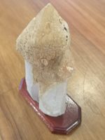 Bergkristall zumAufstellen auf Holz Ständer 16x7,5x6cm 0,9kg