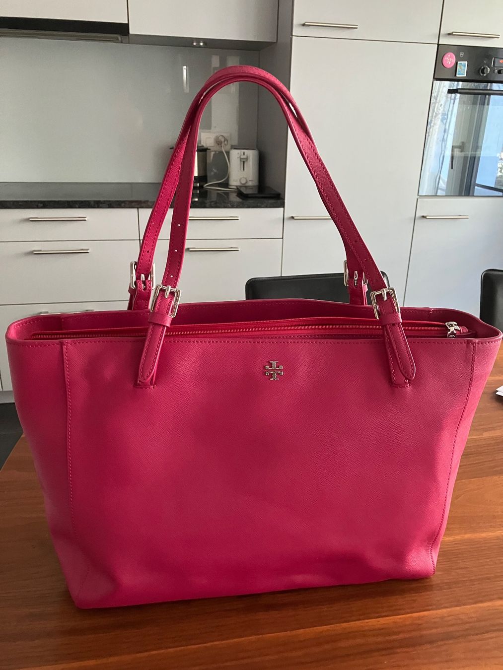 Tory Burch Sacs femmes: Neuwertig Tory Burch Shopper Leder – D'occasion à Windisch par Lyudmila01
